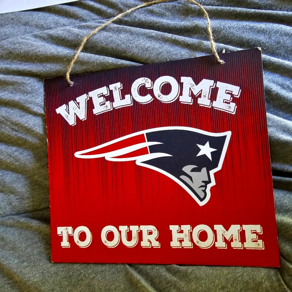 Patriots sign